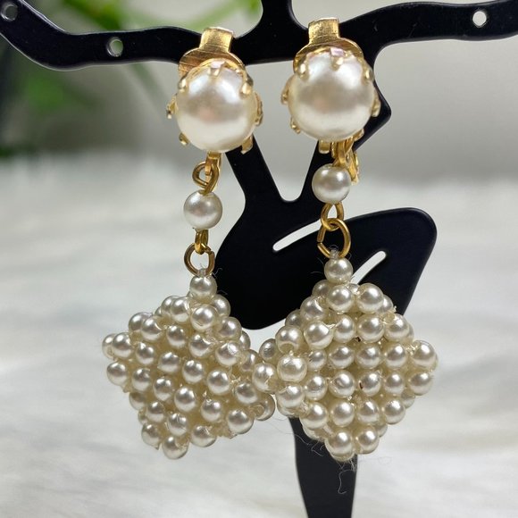 Vintage Jewelry - Vintage Faux Pearl Triangle Clip-on Earrings